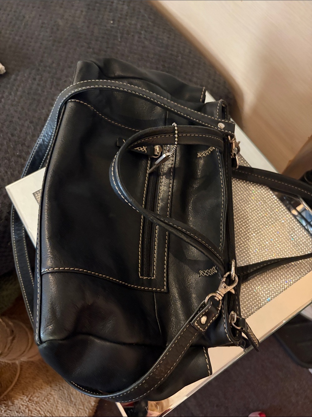 Fossil Black Leather Shoulder Bag with Contrast Stitching